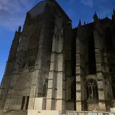 Lovely Appartement Vue Cathedrale Beauvais Exterior photo